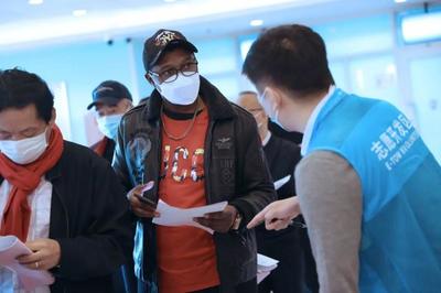 防疫無國界!北京經(jīng)開區(qū)新冠疫苗接種點為外籍人士提供暖心服務(wù)