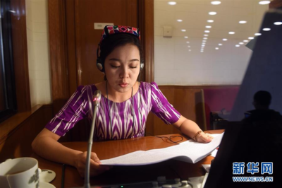 為兩會(huì)服務(wù)的民族語(yǔ)文翻譯組 北京翻譯服務(wù)的民族橋梁